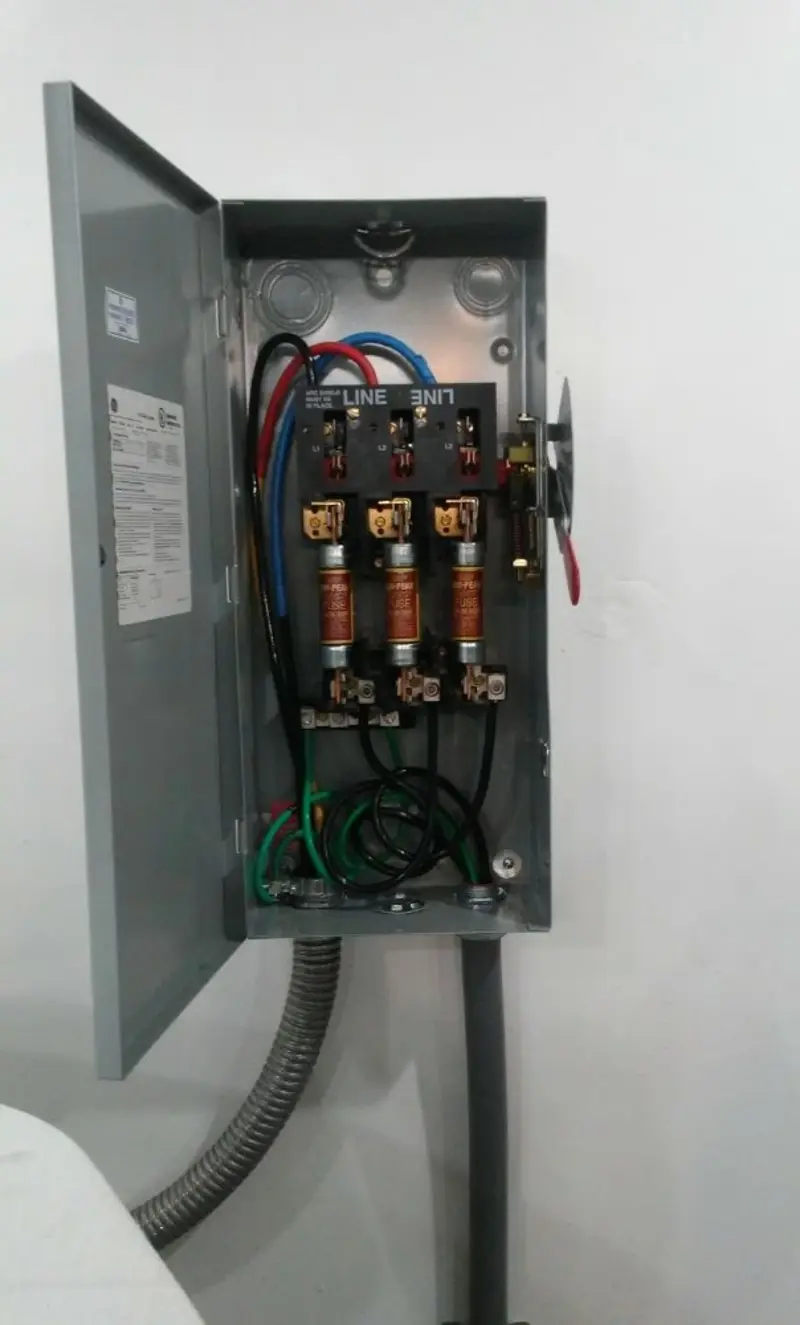 Three-phase disconnect switch installed for Smoke Detector Installation in Smithville-Sanders